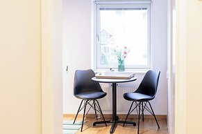 Easy Livin Apartment Hotel by Stubor