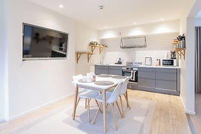 Easy Livin Apartment Hotel by Stubor