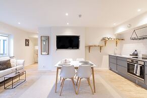 Easy Livin Apartment Hotel by Stubor