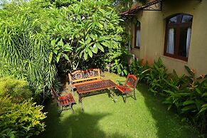 The Acacia Villa - Candy Floss