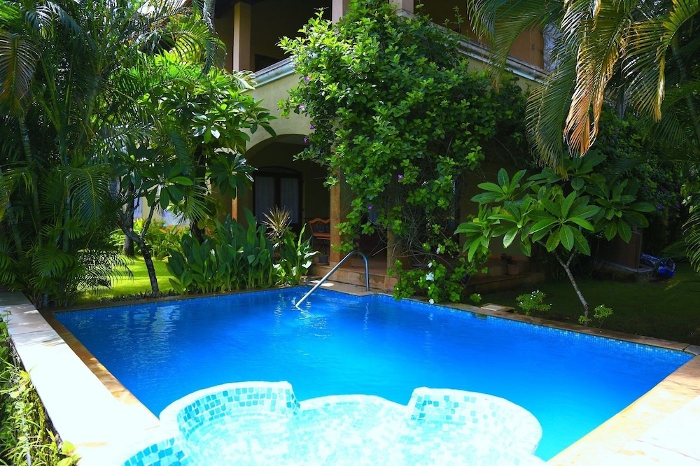 The Acacia Villa - Candy Floss