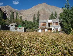 Maha Guest House