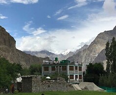 Maha Guest House