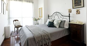 JOIVY Victorian House