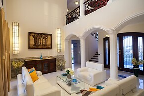 Villa with Spectacular Sea View