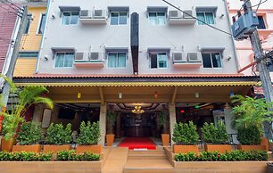 P R Patong Hotel
