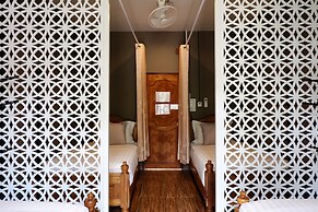 Bloom Cafe & Hostel Lipe