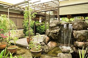 Qi Hotel and Club