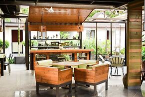 Qi Hotel and Club
