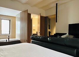 Hotel Noir