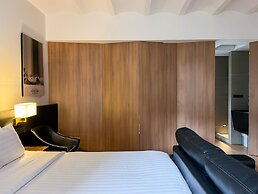 Hotel Noir