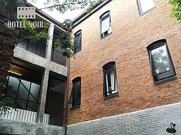 Hotel Noir