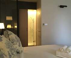 Hotel Noir