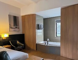 Hotel Noir