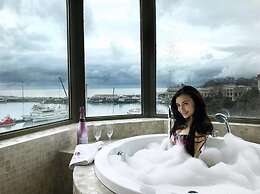 Marina Yacht Hotel