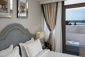 Marina Yacht Hotel