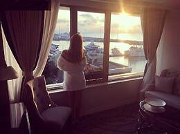 Marina Yacht Hotel