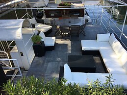 Boat For Guest
