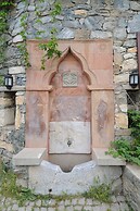 Altin Cesmeli Konak