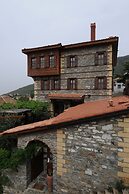 Altin Cesmeli Konak
