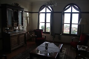 Altin Cesmeli Konak