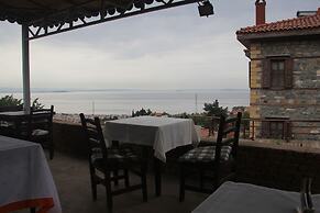 Altin Cesmeli Konak