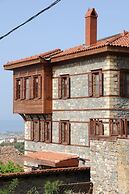 Altin Cesmeli Konak