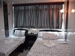 Premium Lounge