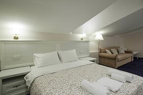 Esquire Hotel