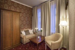 Esquire Hotel