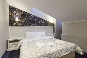 Esquire Hotel