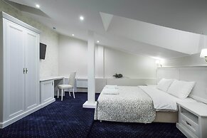 Esquire Hotel