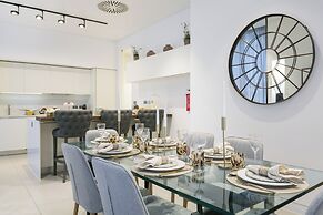 Urban Chic - Chiltern and Baker