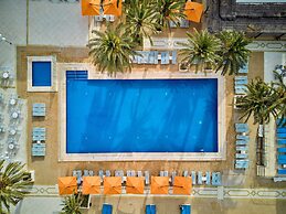 Hari Club Beach Resort