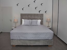 Luxury Penthouse touching the Acropolis by GHH