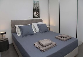 Luxury Penthouse touching the Acropolis by GHH