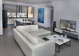 Luxury Penthouse touching the Acropolis by GHH