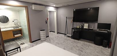Lucas Hotel