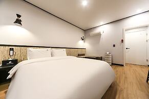 Lucas Hotel