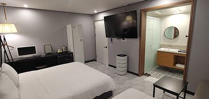 Lucas Hotel