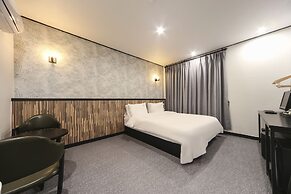 Lucas Hotel