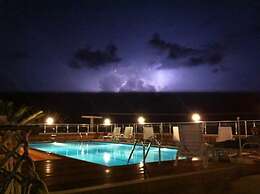 Zeus Hotel