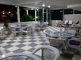 Zeus Hotel