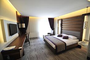 Grand Cenas Hotel