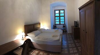 Chateau Goldenstein