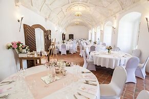 Chateau Goldenstein