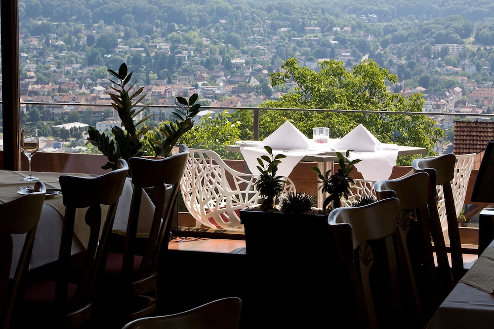 Maien Hotel & Restaurant