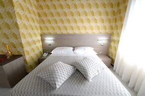 X Hotel