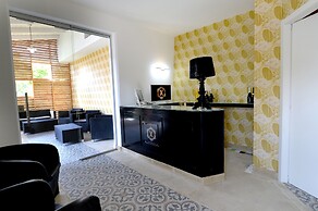 X Hotel