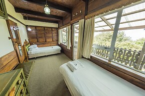 Dawson Falls Mountain Lodge